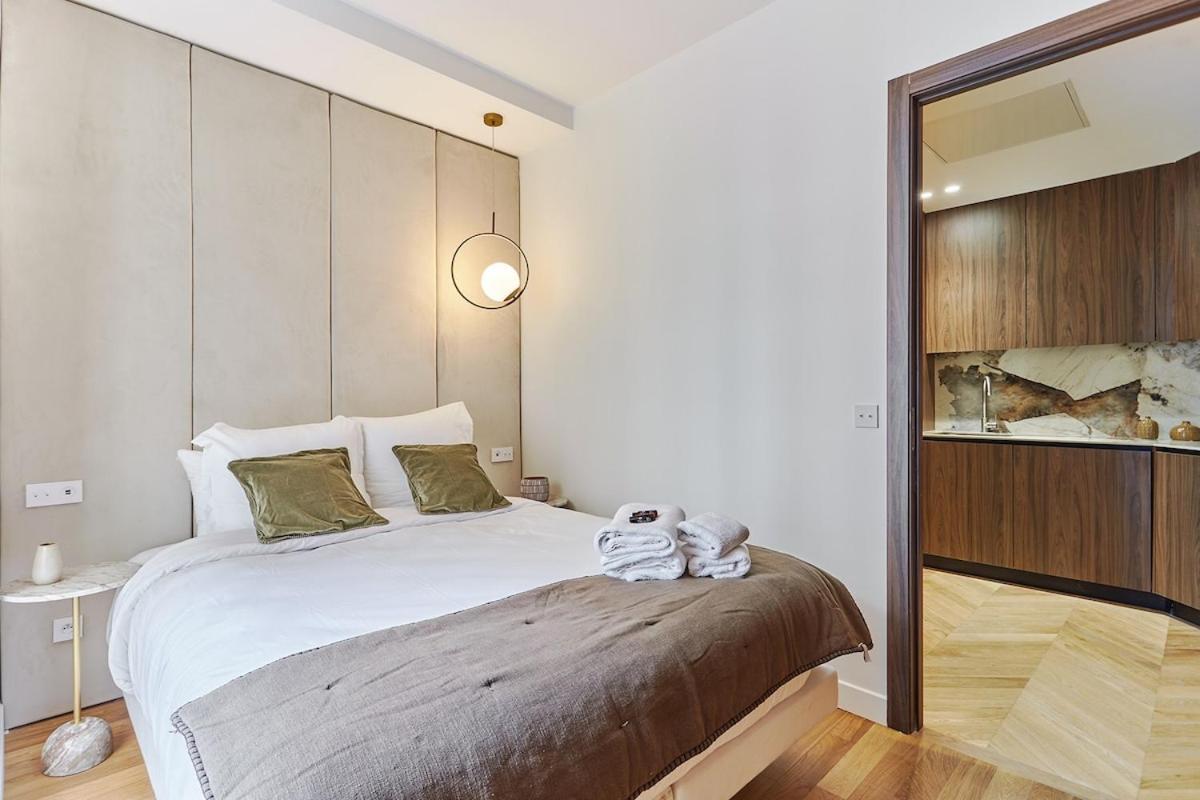 Sublime 3 Bedrooms Center Of By Prestige Apartment Paris